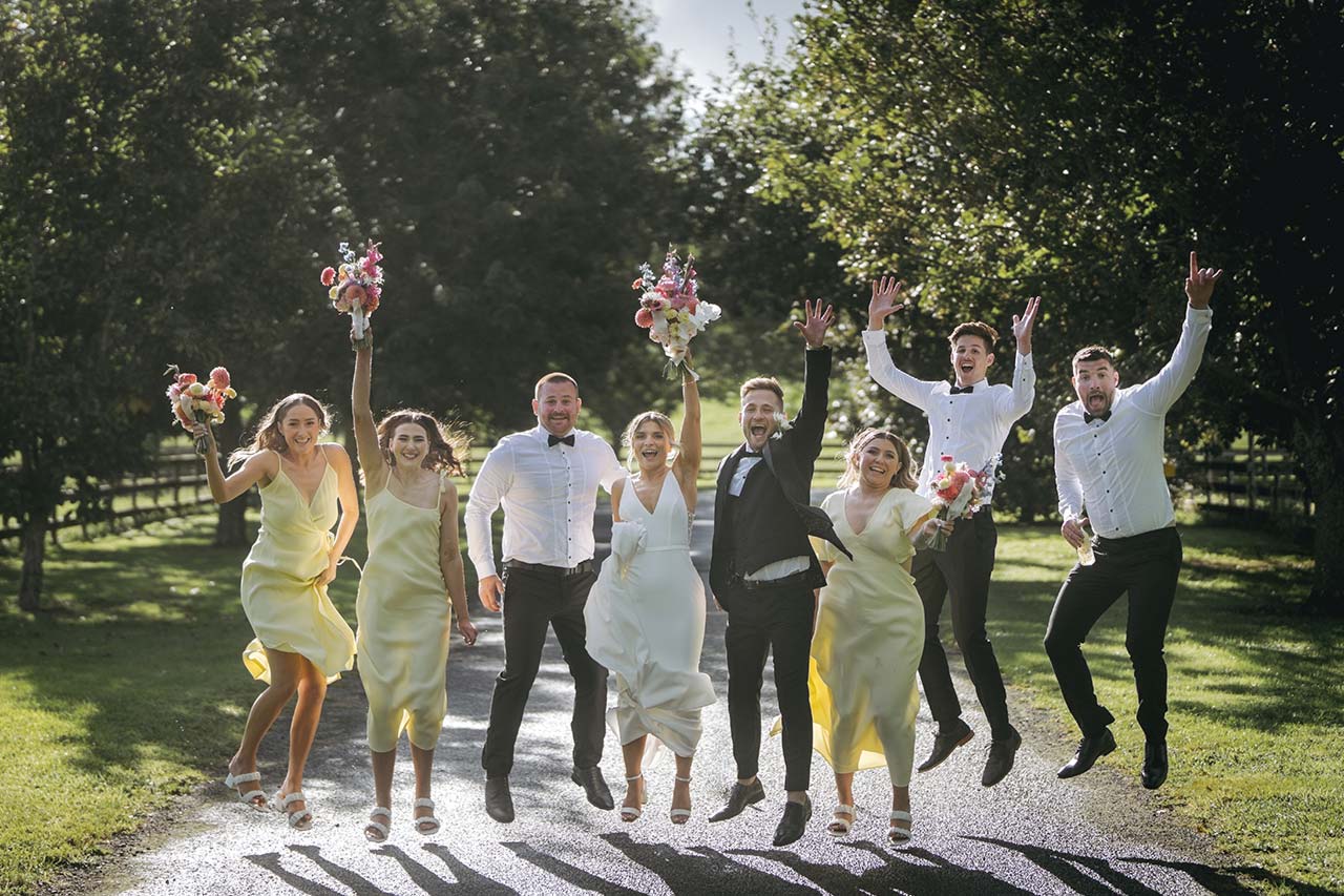 Jakama Lodge in Karapiro: A Perfect Venue for Stunning Lakeside Wedding Photos!